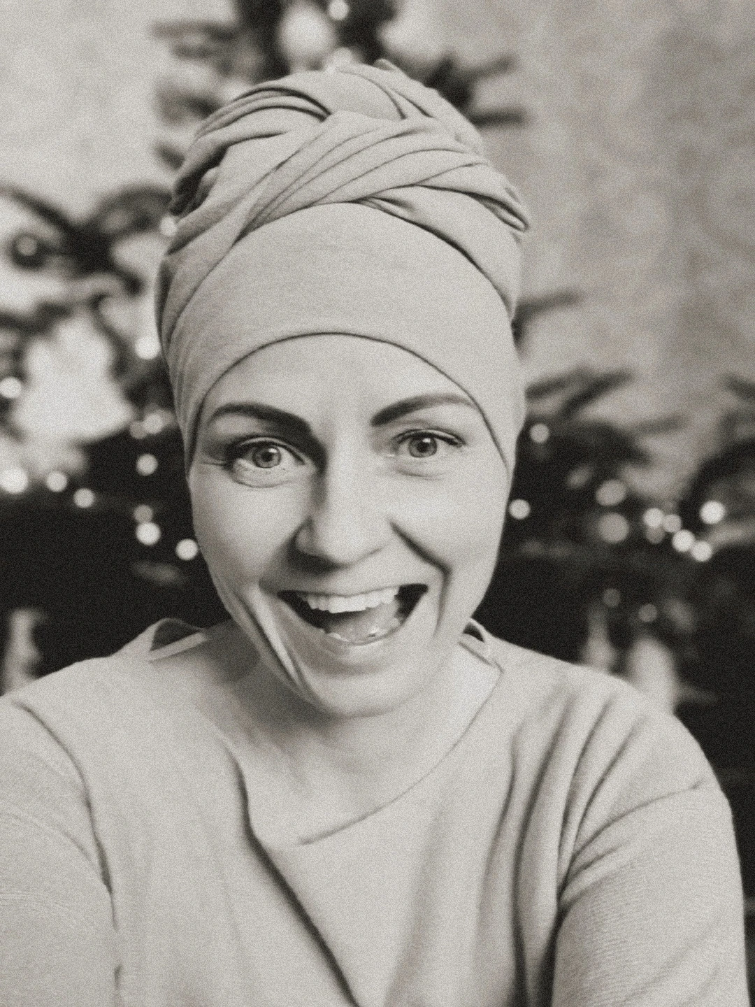 Aleksandra su turbanu - autentiška šypsena